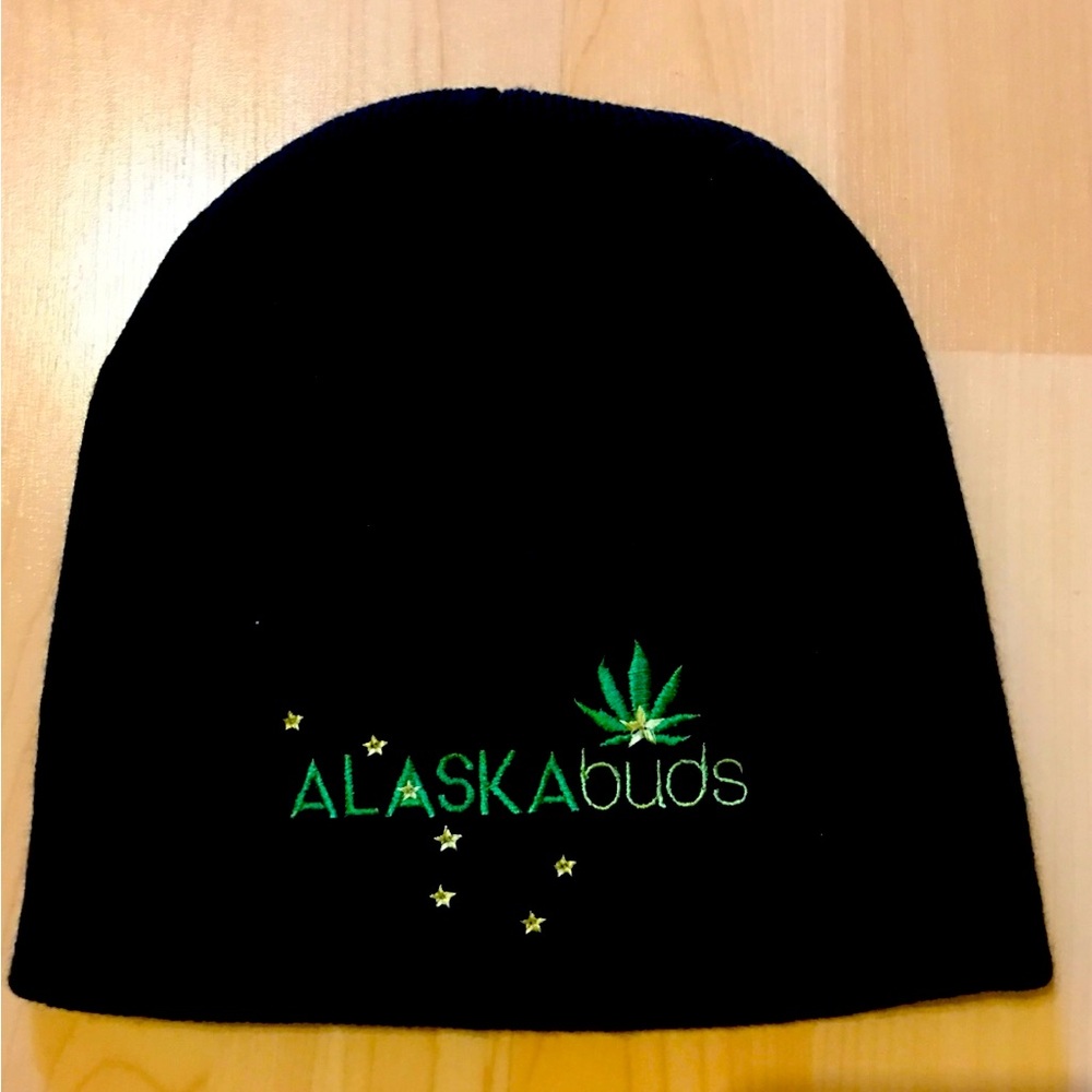 ALASKAbuds stocking knitting beanie
